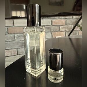 Riddle Muse Roll-on 8 ml plus bonus sample size! 
Used only once to try.